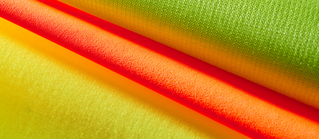 Hoher Schutz bei schlechten Lichtverhältnissen garantiert das Gewebe mit Reflexionsfunktion und hoher Sichtbarkeit von Getzner Textil.
