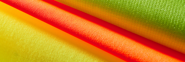 Hoher Schutz bei schlechten Lichtverhältnissen garantiert das Gewebe mit Reflexionsfunktion und hoher Sichtbarkeit von Getzner Textil.