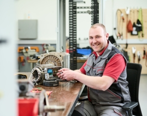 Für die Weiterentwicklung und Instandhaltung unseres Unternehmens braucht es viel Know-how und die besten Mitarbeitenden auch in den technischen Bereichen.