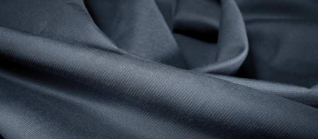 Antistatisches Gewebe von Getzner Textil verhindert eine unkontrollierte Entladung durch speziell eingewobene Garne.